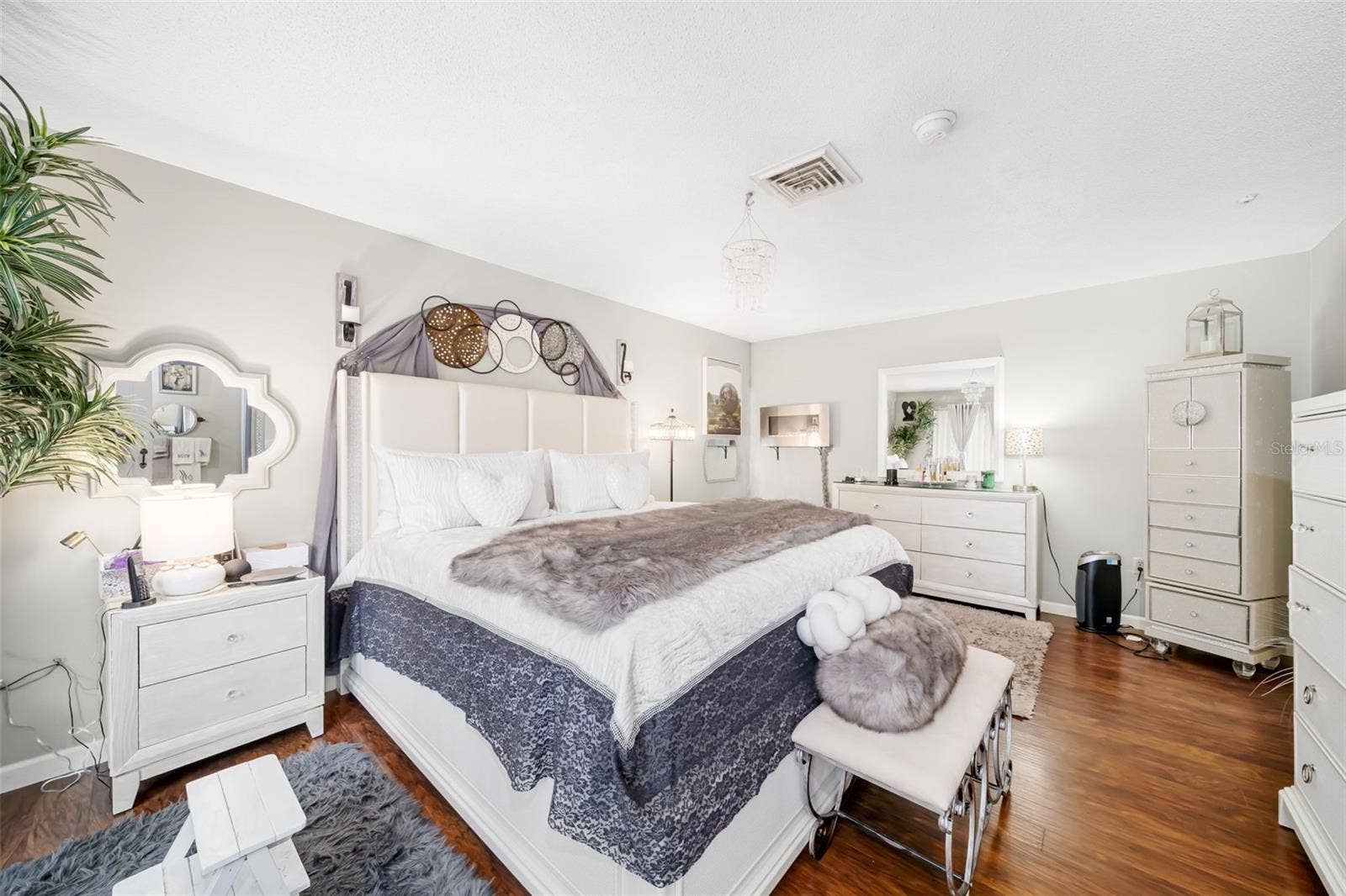 7236 LAS CASAS DR, Sarasota, FL 34243 7236 LAS CASAS DR, Sarasota, FL 34243