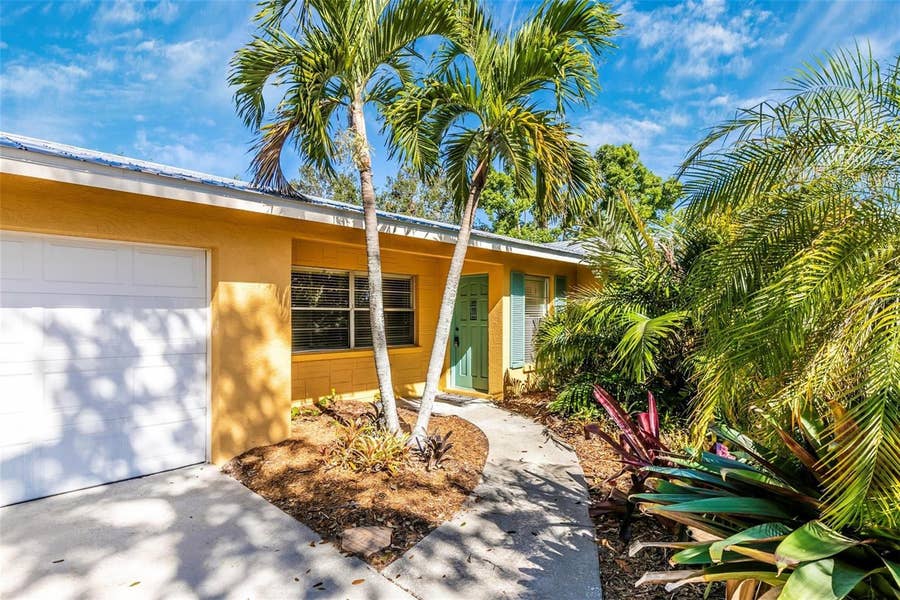 Property photo for 3039 CHASE CIRCLE, Sarasota, FL