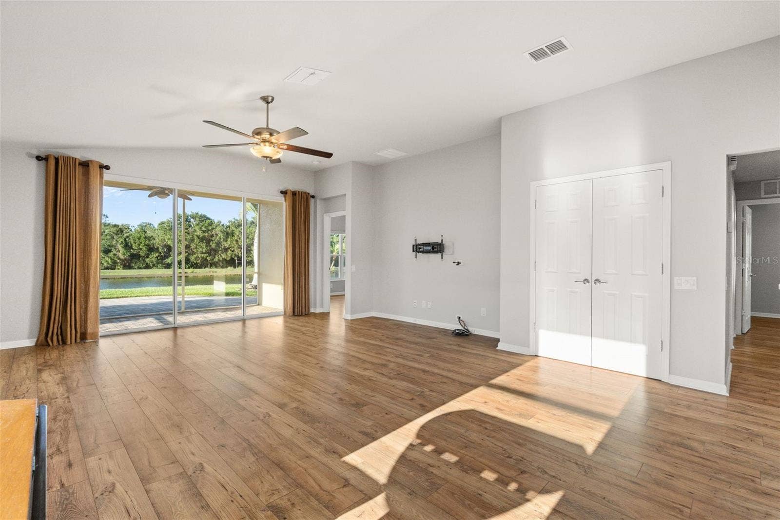 5902 106TH TERRACE E, Parrish, FL 34219 Living Room