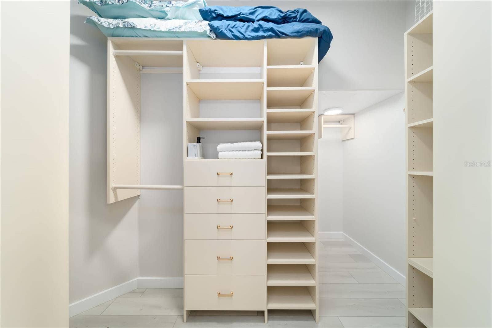 1703 STARLING DRIVE, #1703, Sarasota, FL 34231 Primary closet