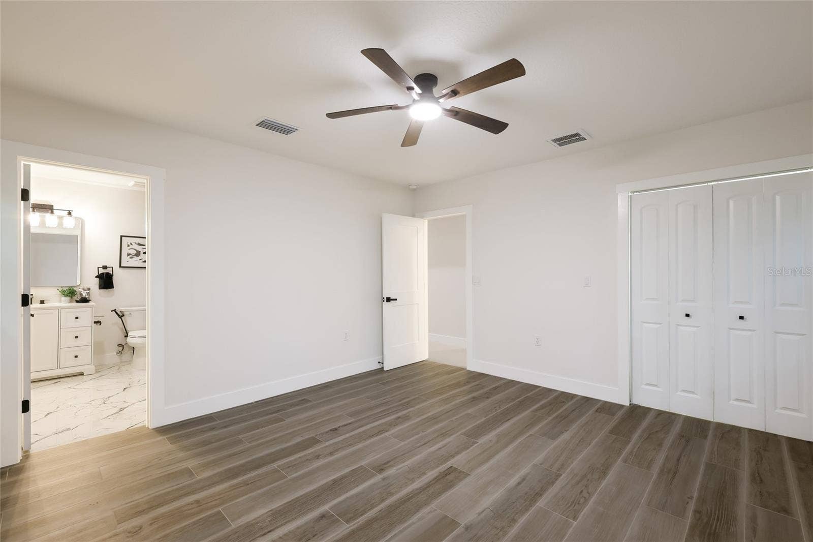 780 INDIAN BEACH CIRCLE, Sarasota, FL 34234 780 INDIAN BEACH CIRCLE, Sarasota, FL 34234