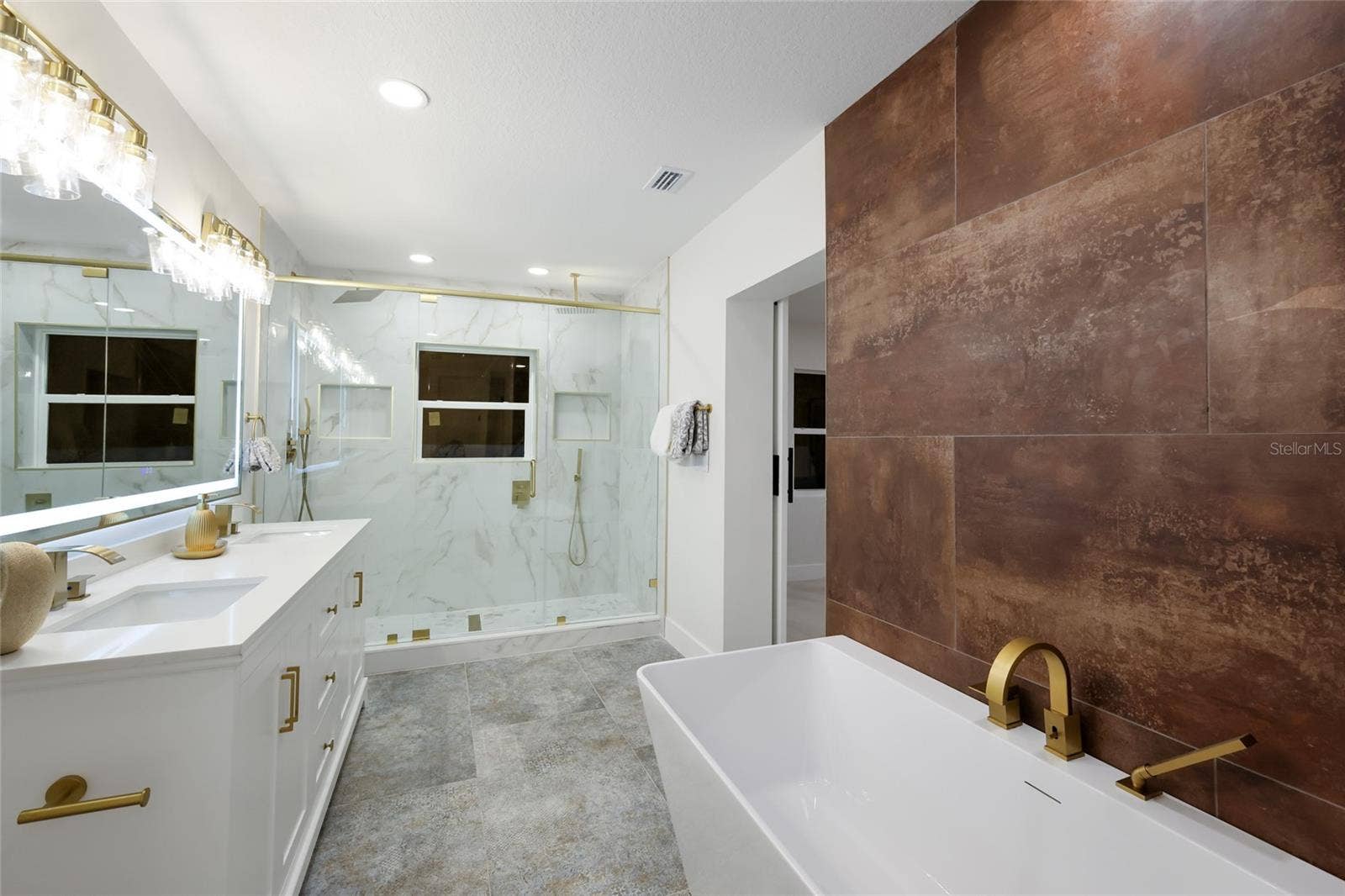 780 INDIAN BEACH CIRCLE, Sarasota, FL 34234 780 INDIAN BEACH CIRCLE, Sarasota, FL 34234