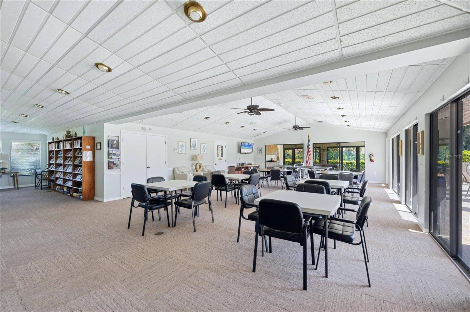 3981 WILSHIRE CIRCLE E, #195, Sarasota, FL 34238 3981 WILSHIRE CIRCLE E, #195, Sarasota, FL 34238