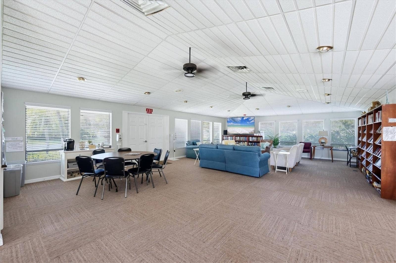 3981 WILSHIRE CIRCLE E, #195, Sarasota, FL 34238 3981 WILSHIRE CIRCLE E, #195, Sarasota, FL 34238