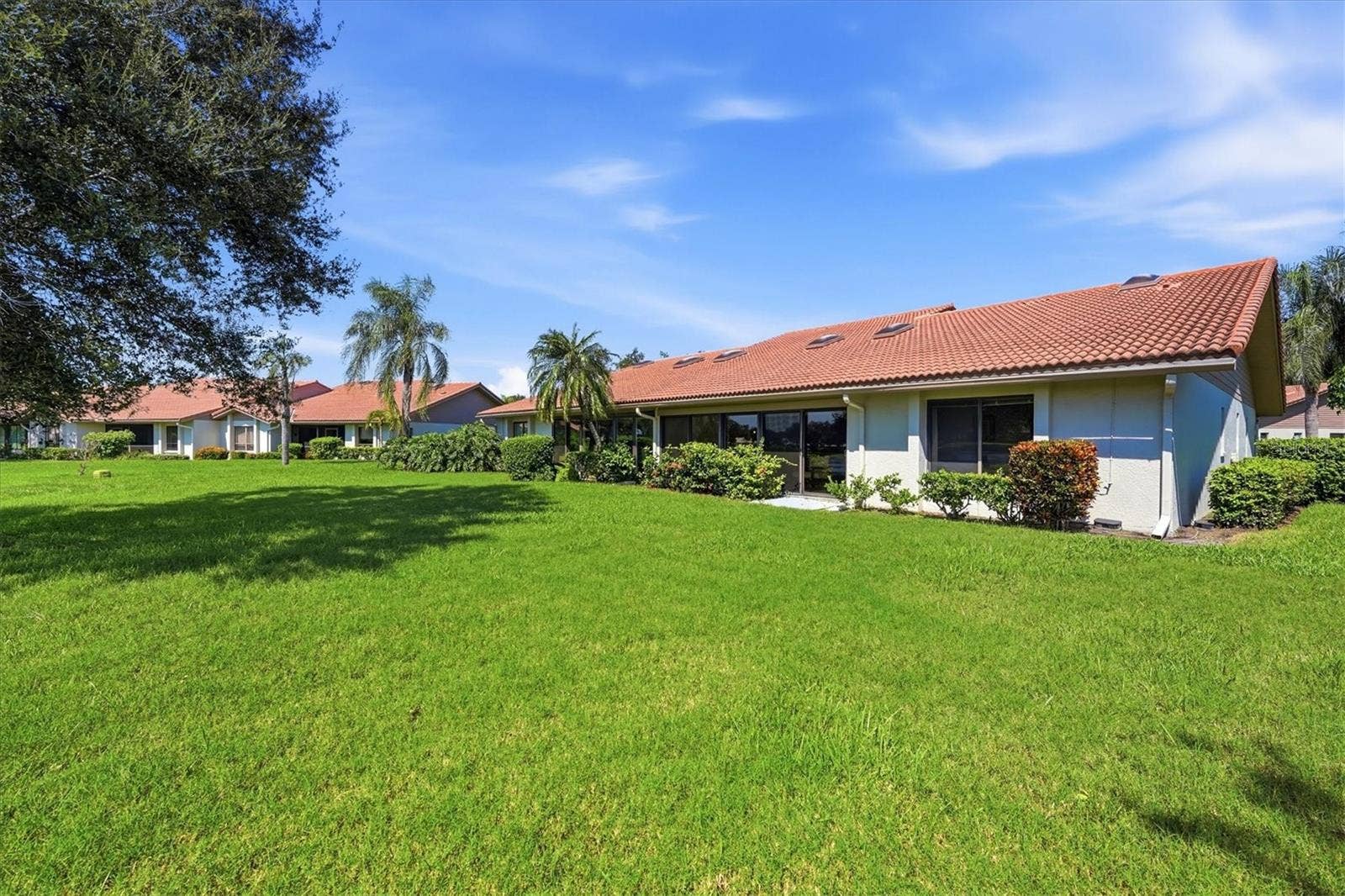 3981 WILSHIRE CIRCLE E, #195, Sarasota, FL 34238 3981 WILSHIRE CIRCLE E, #195, Sarasota, FL 34238