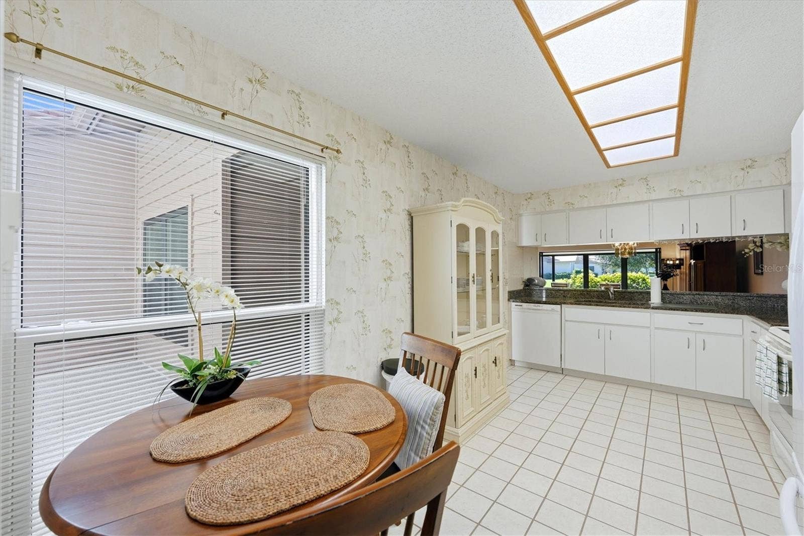 3981 WILSHIRE CIRCLE E, #195, Sarasota, FL 34238 3981 WILSHIRE CIRCLE E, #195, Sarasota, FL 34238