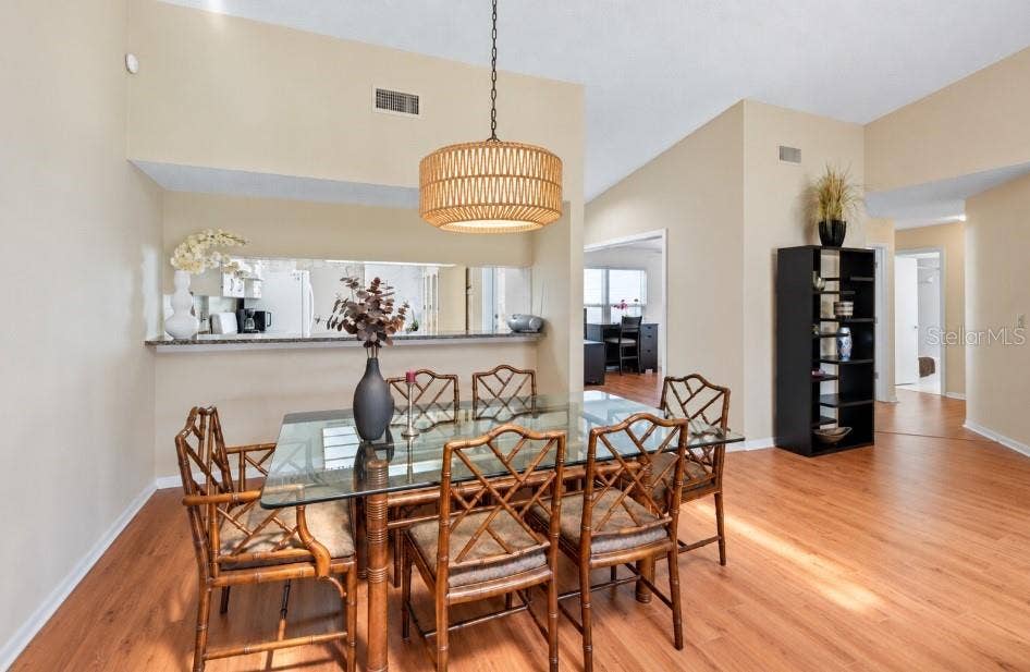 3981 WILSHIRE CIRCLE E, #195, Sarasota, FL 34238 3981 WILSHIRE CIRCLE E, #195, Sarasota, FL 34238