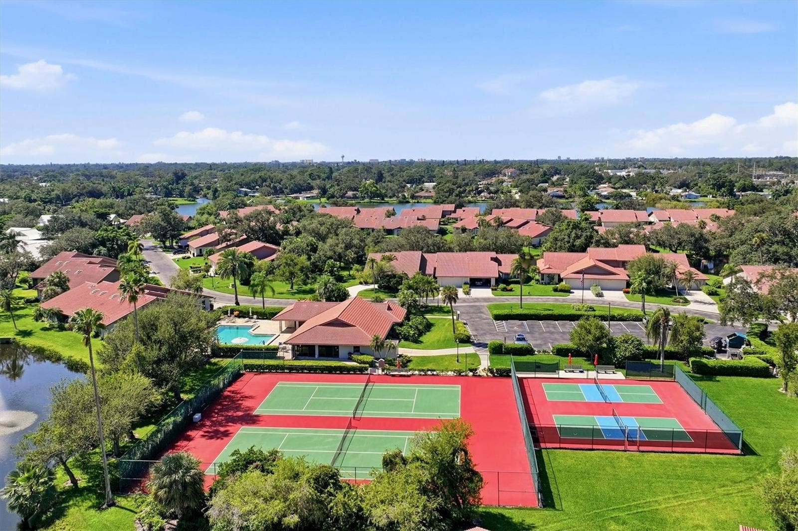 3981 WILSHIRE CIRCLE E, #195, Sarasota, FL 34238 3981 WILSHIRE CIRCLE E, #195, Sarasota, FL 34238