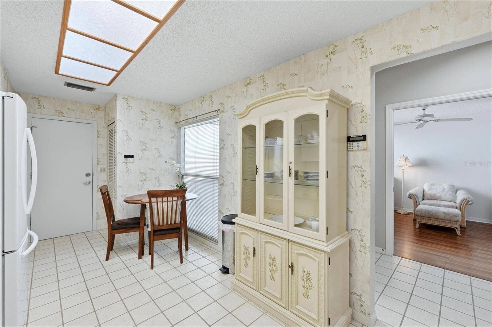 3981 WILSHIRE CIRCLE E, #195, Sarasota, FL 34238 3981 WILSHIRE CIRCLE E, #195, Sarasota, FL 34238