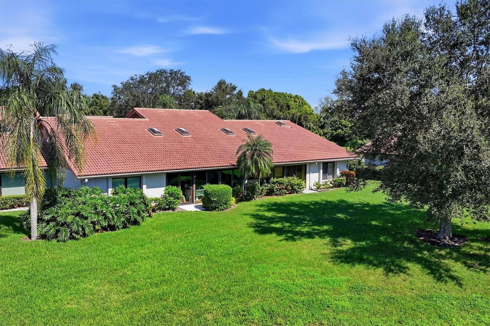 3981 WILSHIRE CIRCLE E, #195, Sarasota, FL 34238 3981 WILSHIRE CIRCLE E, #195, Sarasota, FL 34238