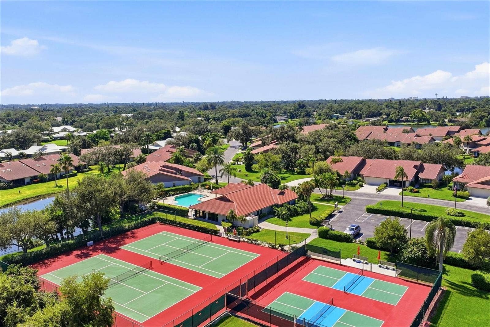 3981 WILSHIRE CIRCLE E, #195, Sarasota, FL 34238 3981 WILSHIRE CIRCLE E, #195, Sarasota, FL 34238