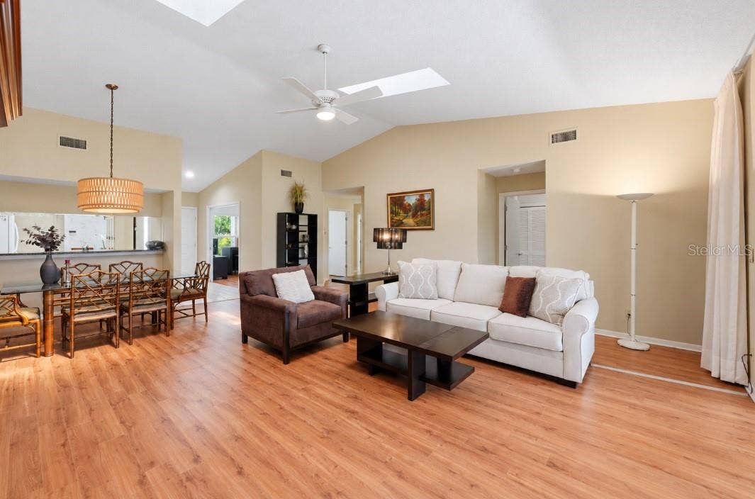 3981 WILSHIRE CIRCLE E, #195, Sarasota, FL 34238 3981 WILSHIRE CIRCLE E, #195, Sarasota, FL 34238