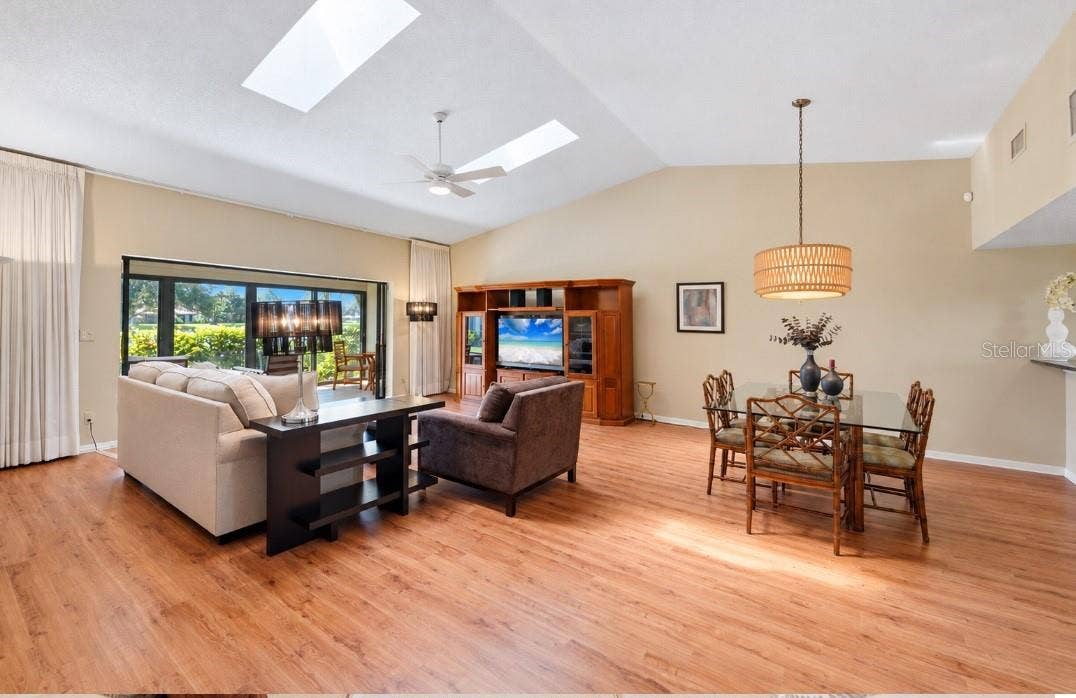 3981 WILSHIRE CIRCLE E, #195, Sarasota, FL 34238 3981 WILSHIRE CIRCLE E, #195, Sarasota, FL 34238