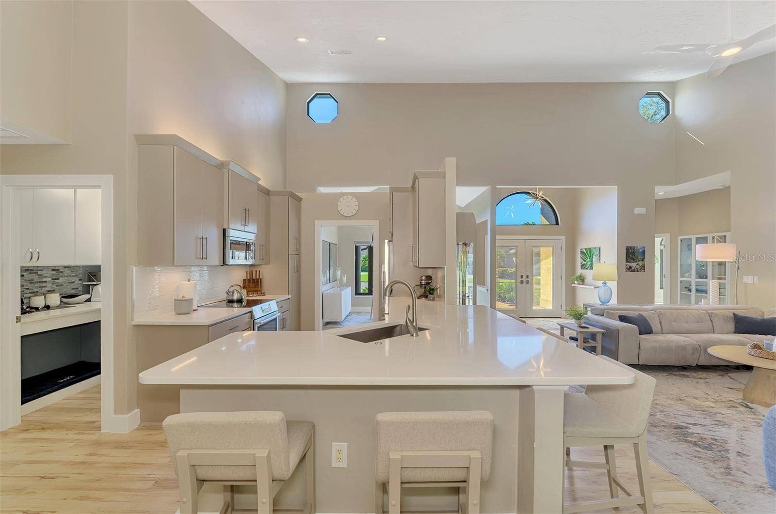 4735 WHITE TAIL LANE, Sarasota, FL 34238 4735 WHITE TAIL LANE, Sarasota, FL 34238