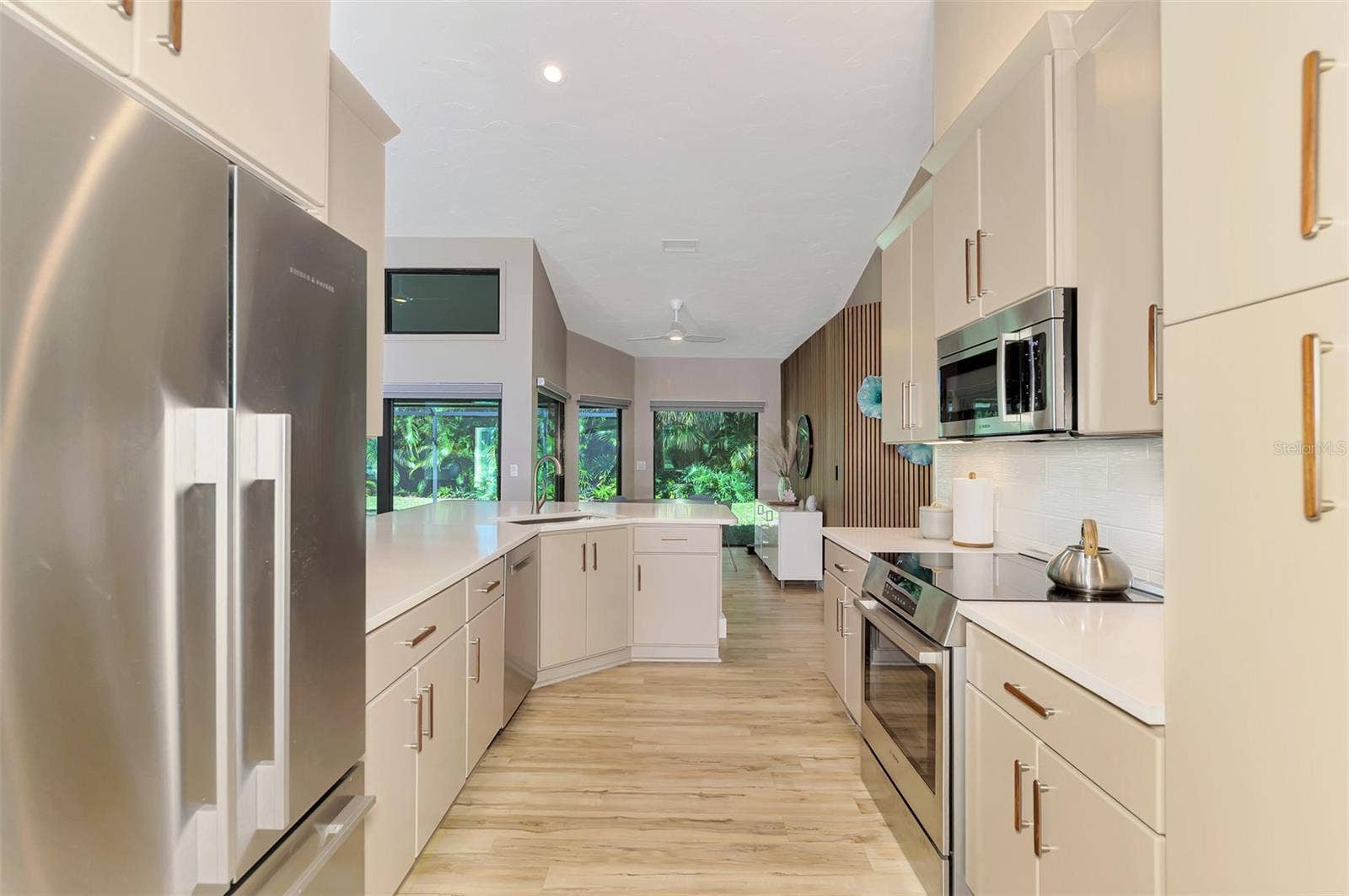 4735 WHITE TAIL LANE, Sarasota, FL 34238 4735 WHITE TAIL LANE, Sarasota, FL 34238