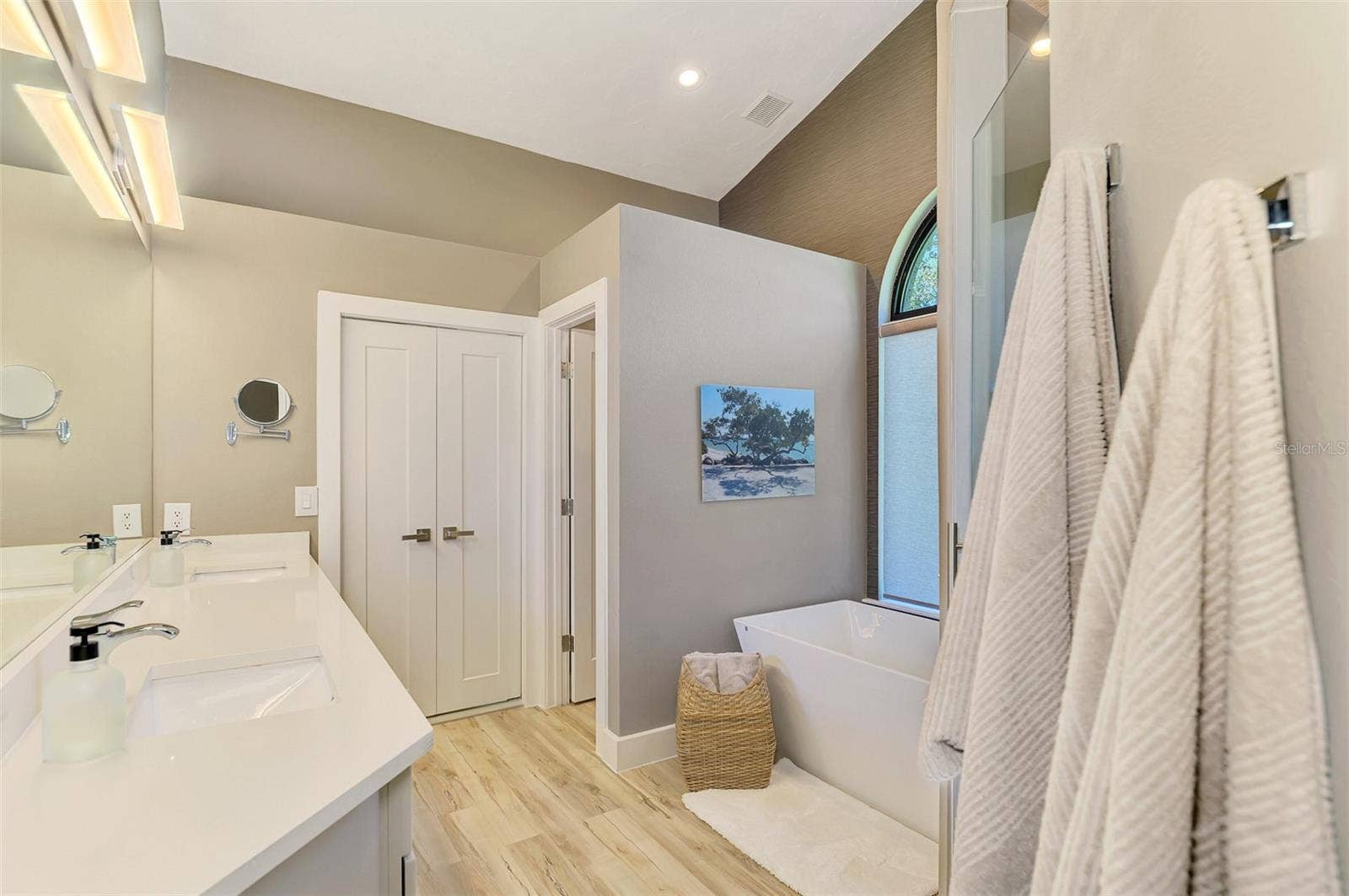 4735 WHITE TAIL LANE, Sarasota, FL 34238 4735 WHITE TAIL LANE, Sarasota, FL 34238