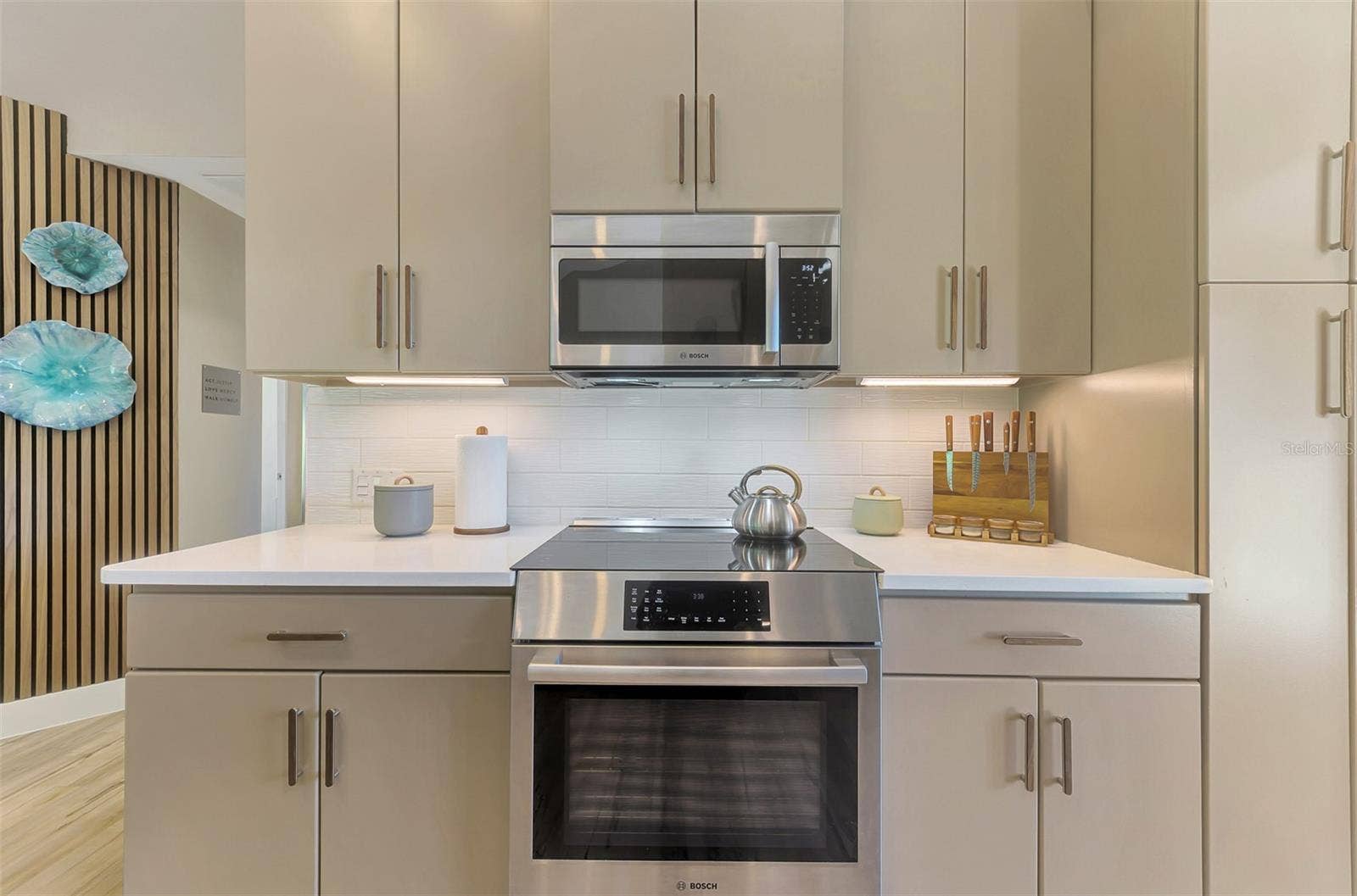 4735 WHITE TAIL LANE, Sarasota, FL 34238 4735 WHITE TAIL LANE, Sarasota, FL 34238