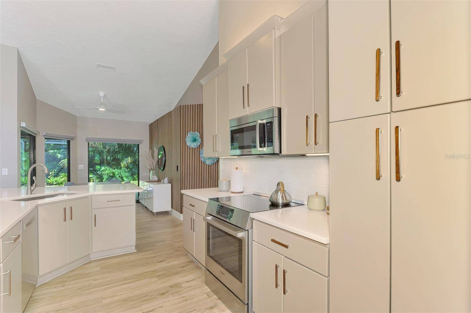 4735 WHITE TAIL LANE, Sarasota, FL 34238 4735 WHITE TAIL LANE, Sarasota, FL 34238