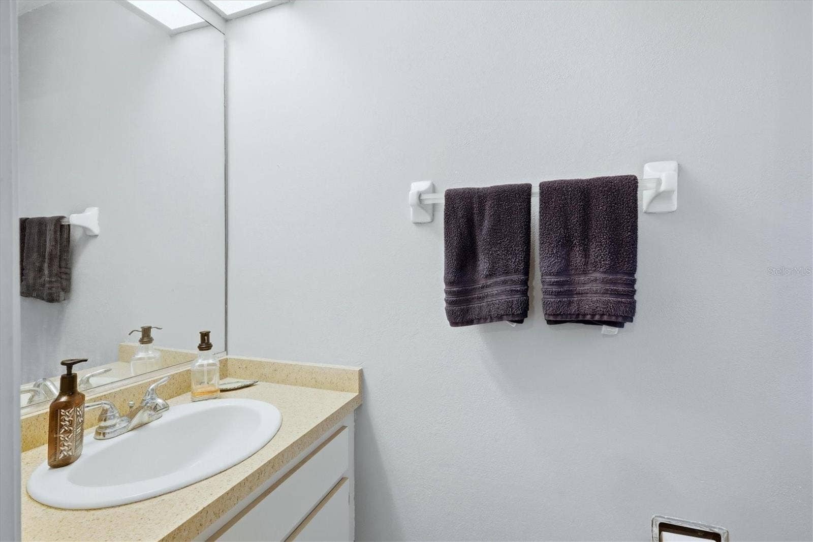 4173 CENTER POINTE CIRCLE, #87B, Sarasota, FL 34233 4173 CENTER POINTE CIRCLE, #87B, Sarasota, FL 34233