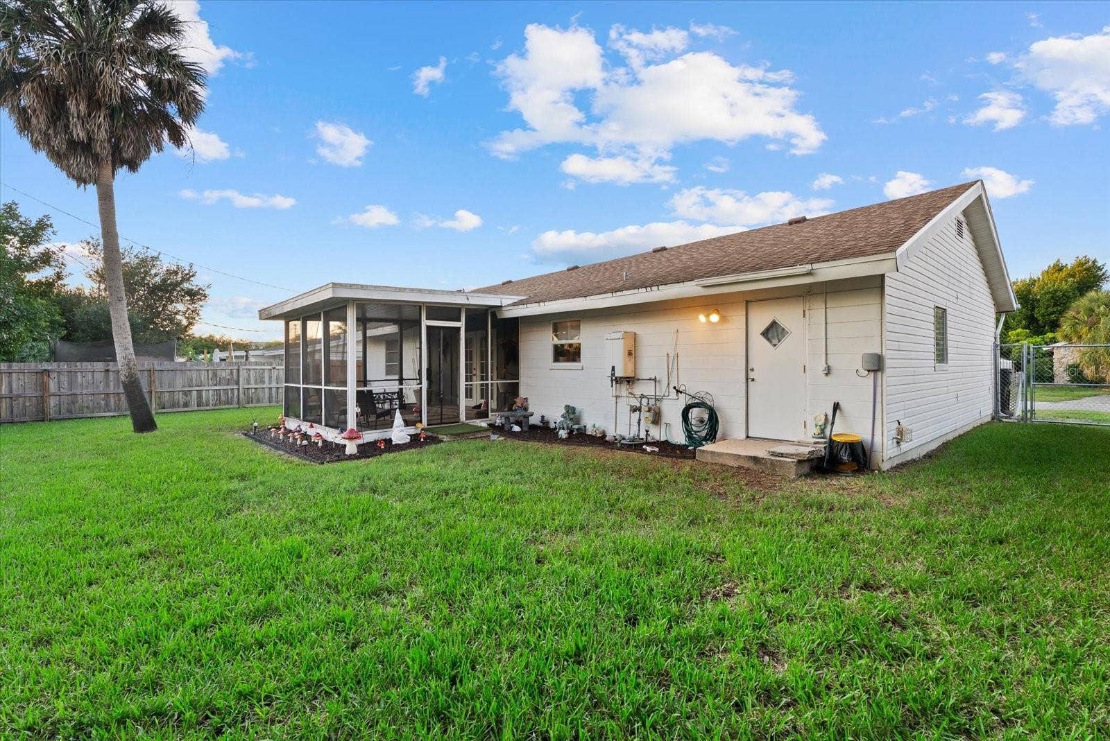2212 CLARK AVENUE, Bradenton, FL 34207 2212 CLARK AVENUE, Bradenton, FL 34207
