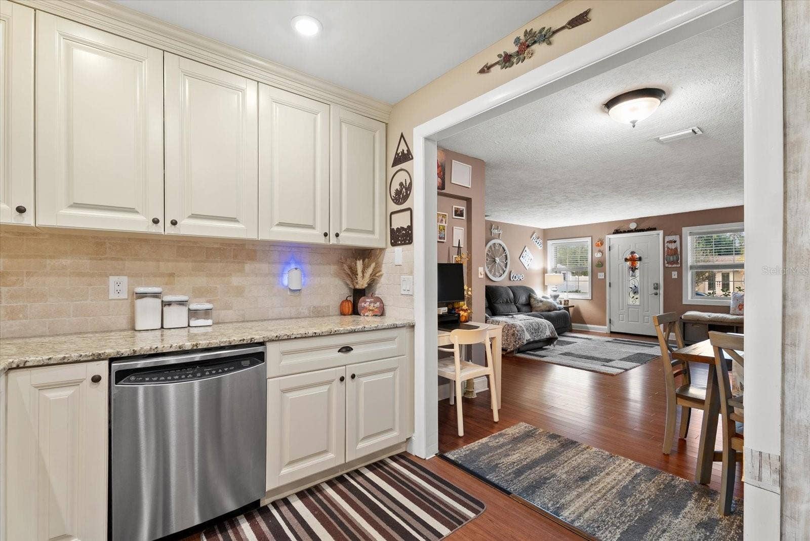 2212 CLARK AVENUE, Bradenton, FL 34207 2212 CLARK AVENUE, Bradenton, FL 34207