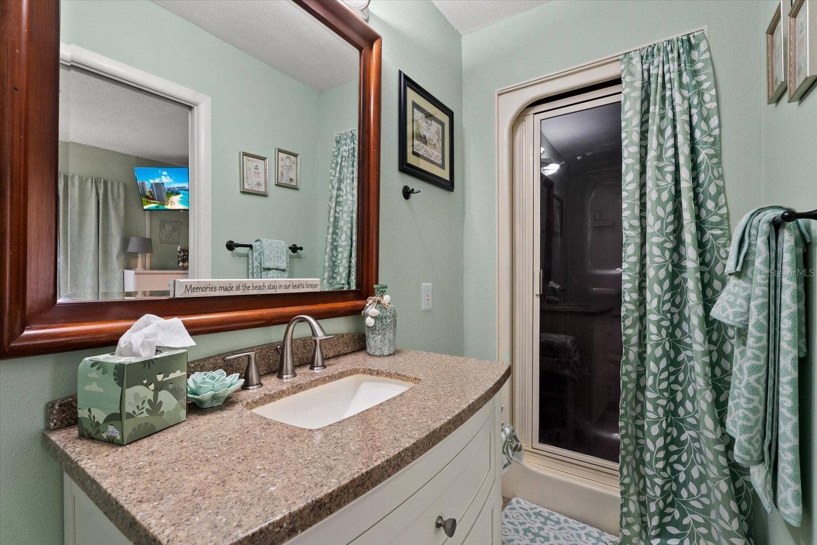 2212 CLARK AVENUE, Bradenton, FL 34207 2212 CLARK AVENUE, Bradenton, FL 34207