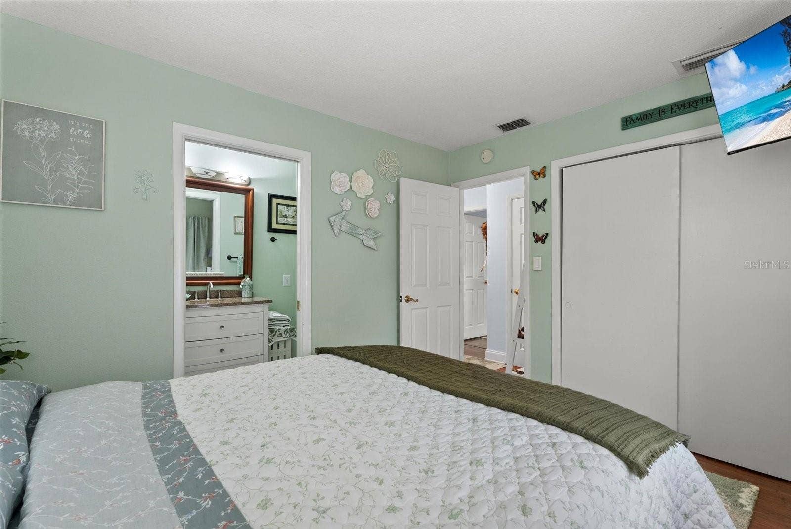 2212 CLARK AVENUE, Bradenton, FL 34207 2212 CLARK AVENUE, Bradenton, FL 34207