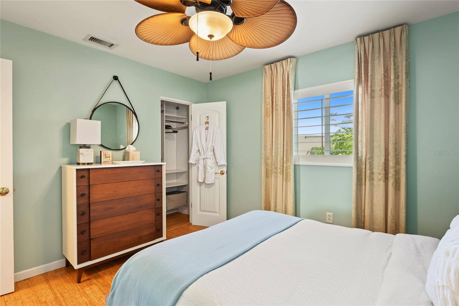 210 BRIGGS COURT, Sarasota, FL 34237 210 BRIGGS COURT, Sarasota, FL 34237