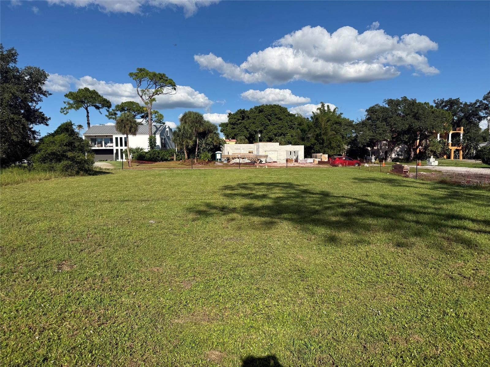View from back of lot towards Westmoreland Dr.