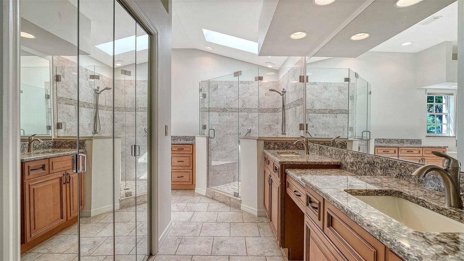 3944 LYNDHURST COURT, Sarasota, FL 34235