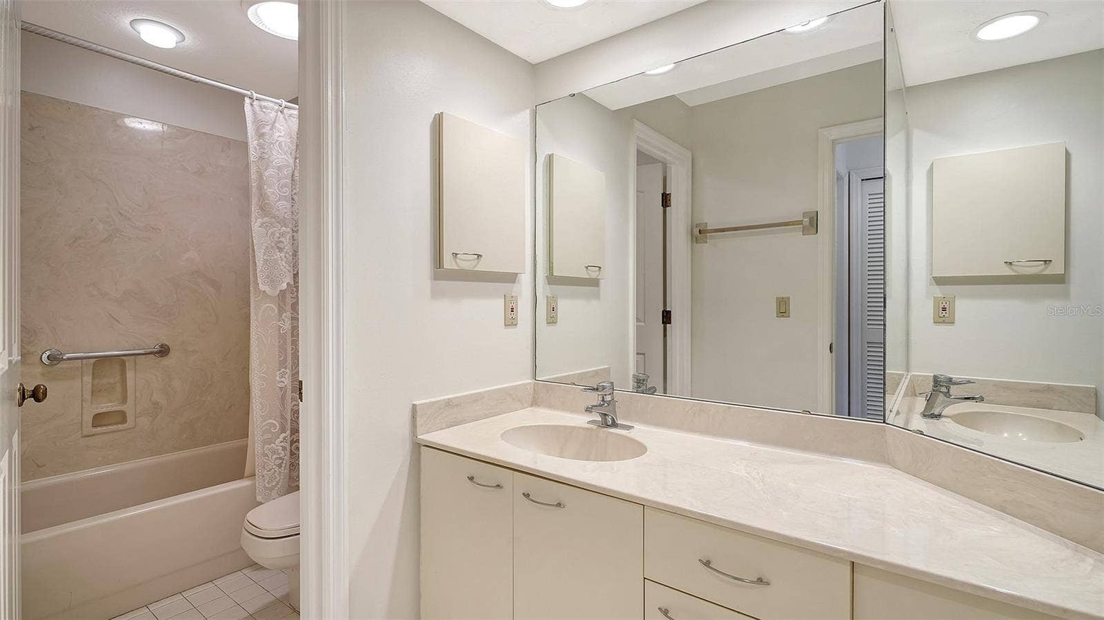 3944 LYNDHURST COURT, Sarasota, FL 34235
