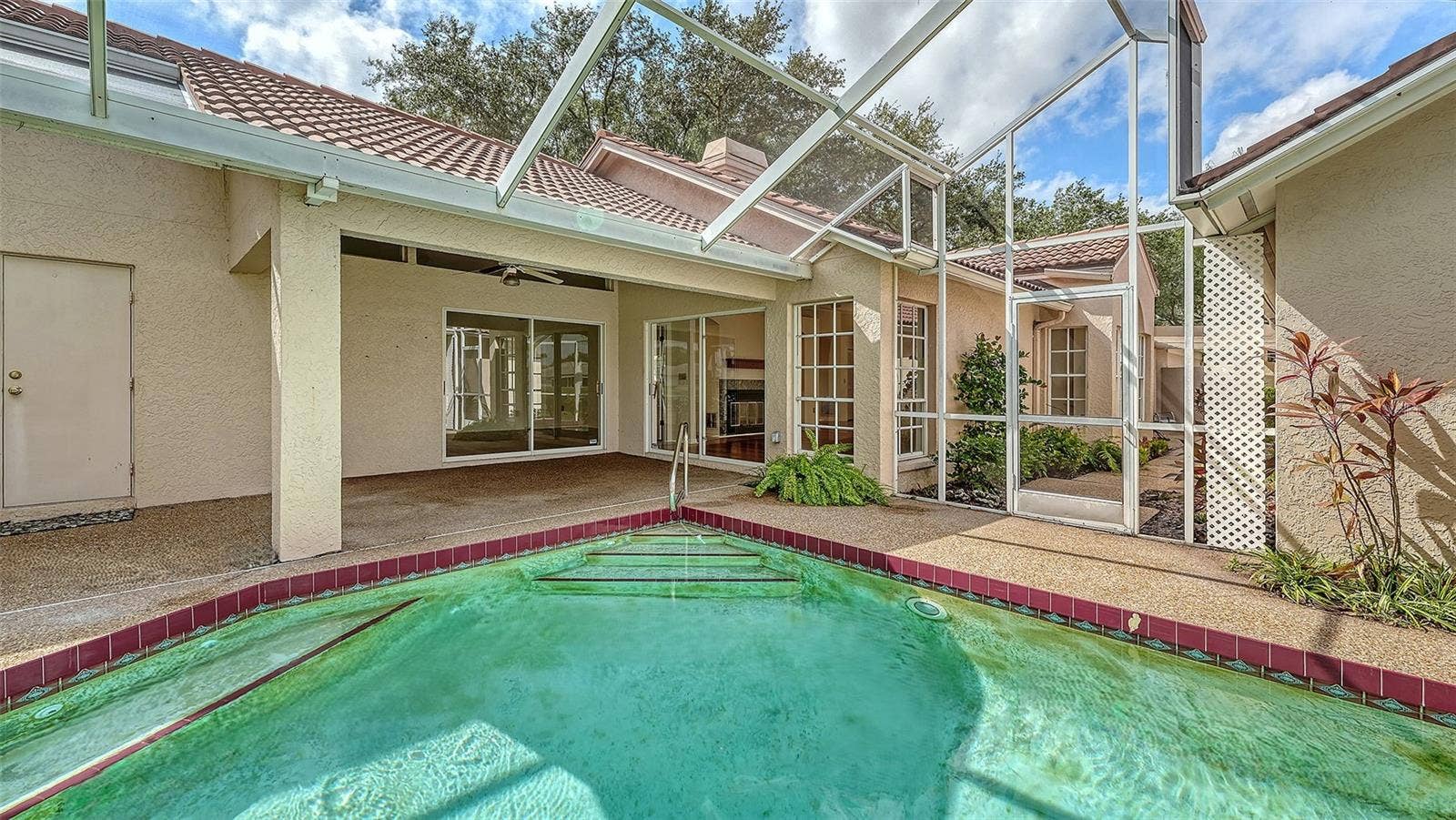 3944 LYNDHURST COURT, Sarasota, FL 34235