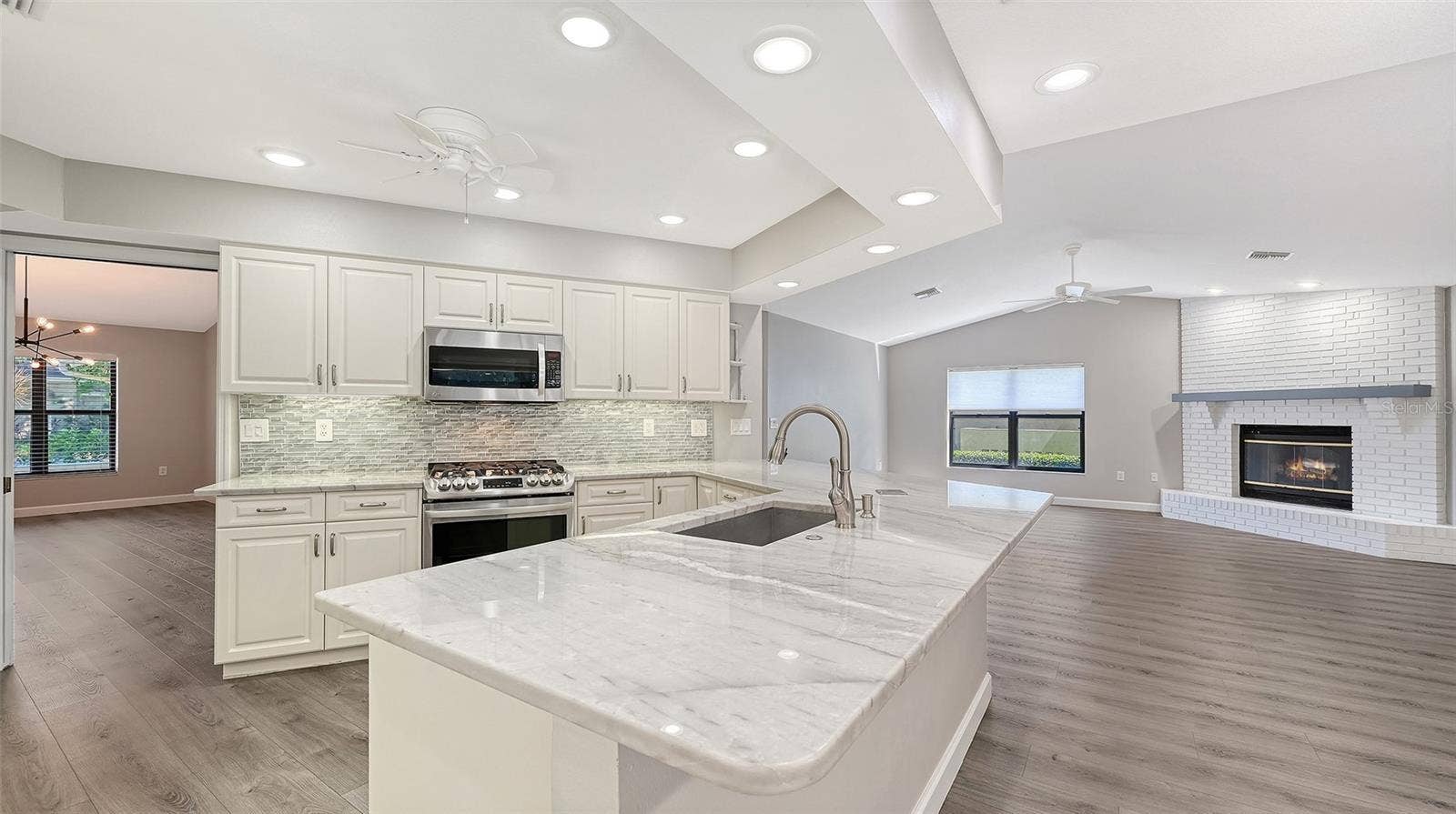 4409 OAK VIEW DRIVE, Sarasota, FL 34232 4409 OAK VIEW DRIVE, Sarasota, FL 34232