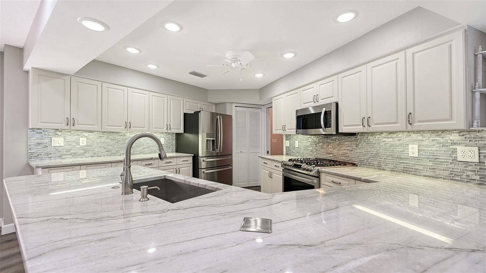 4409 OAK VIEW DRIVE, Sarasota, FL 34232 4409 OAK VIEW DRIVE, Sarasota, FL 34232