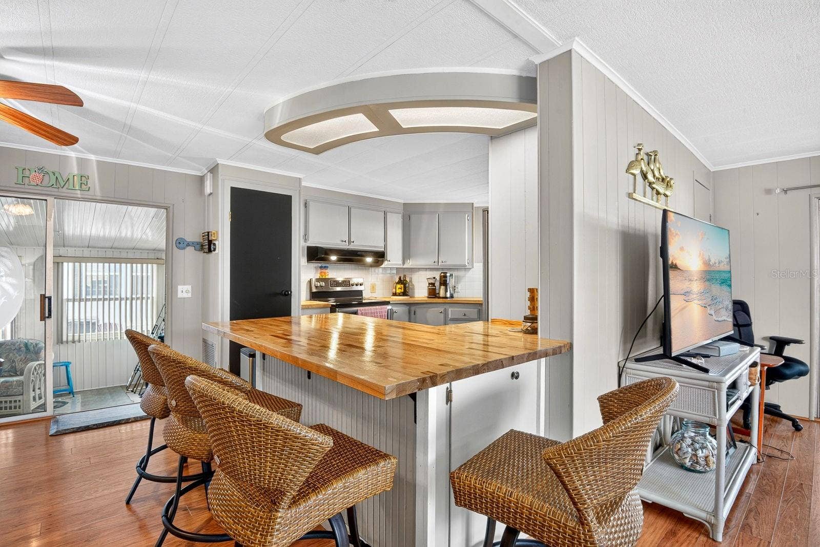 Facing into kitchen from Breakfast Bar