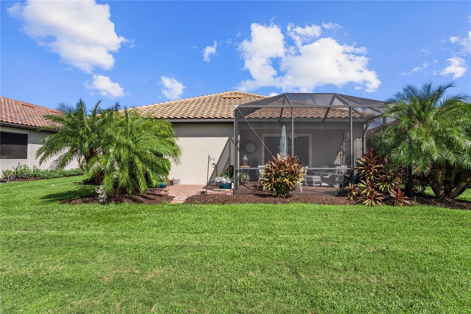 7122 MARSH VIEW TERRACE, Bradenton, FL 34212 Facing into the home from backyard