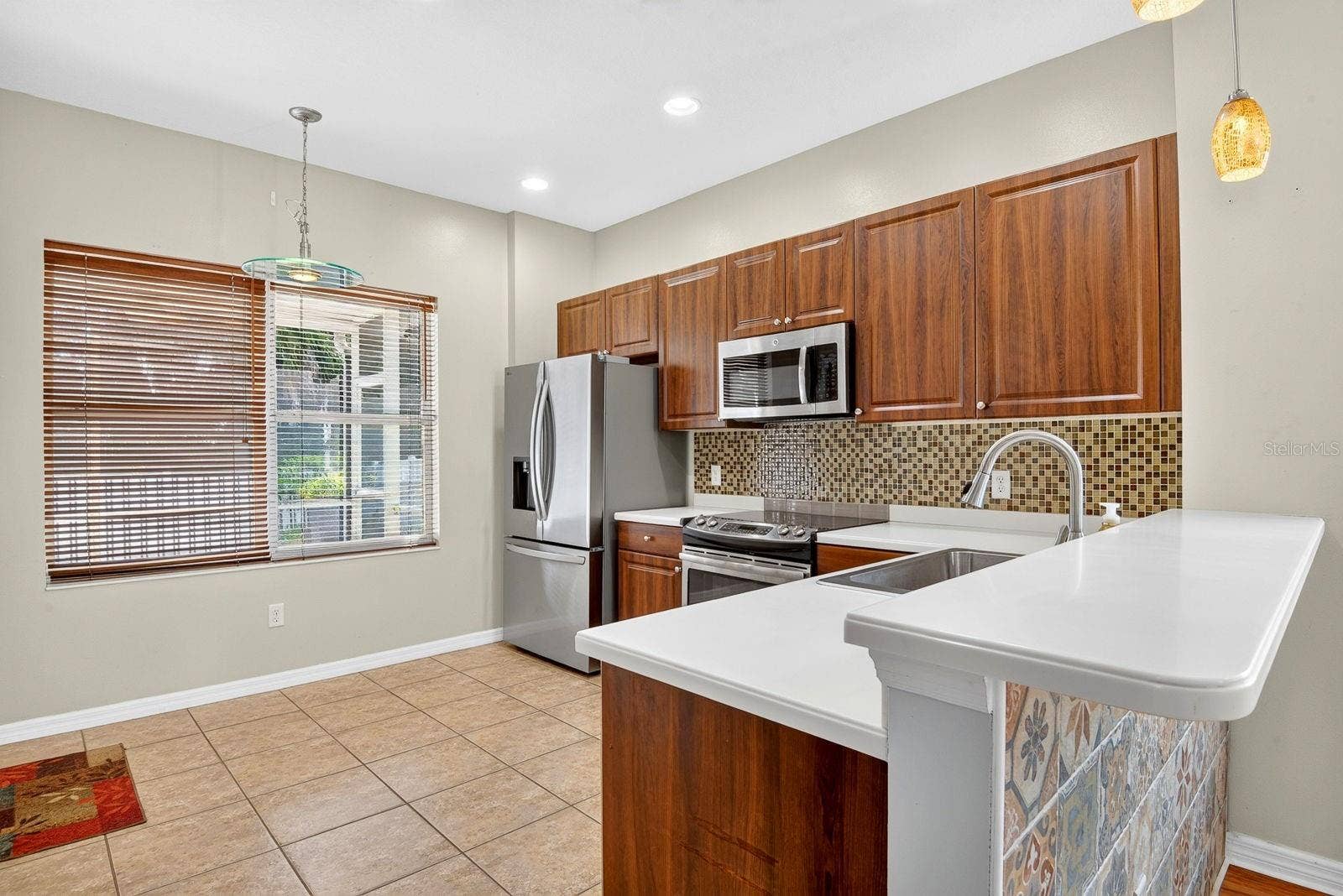 5312 AQUA BREEZE DRIVE, Bradenton, FL 34208 Kitchen showing Breakfast Bar