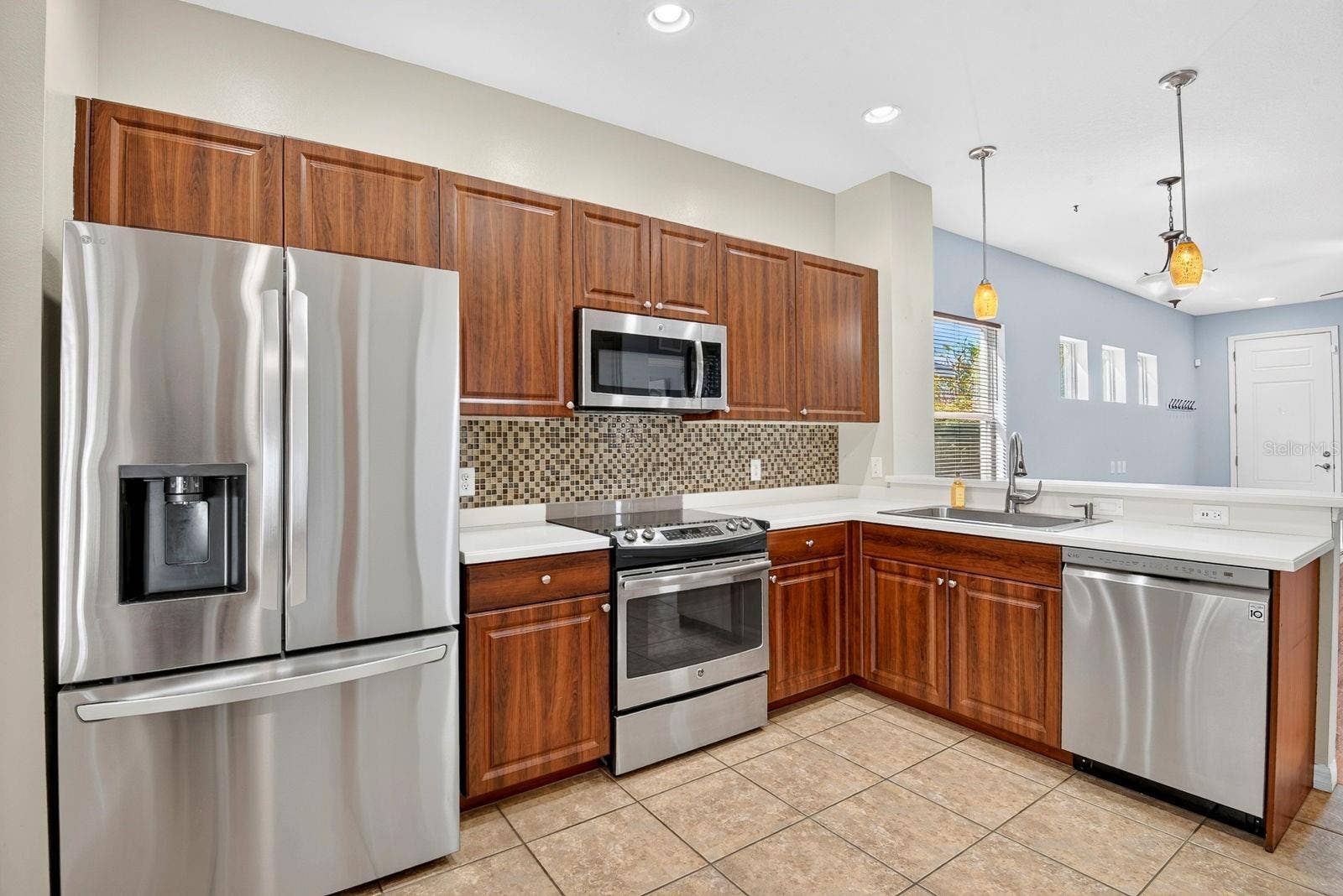 5312 AQUA BREEZE DRIVE, Bradenton, FL 34208 Kitchen facing out to dining area