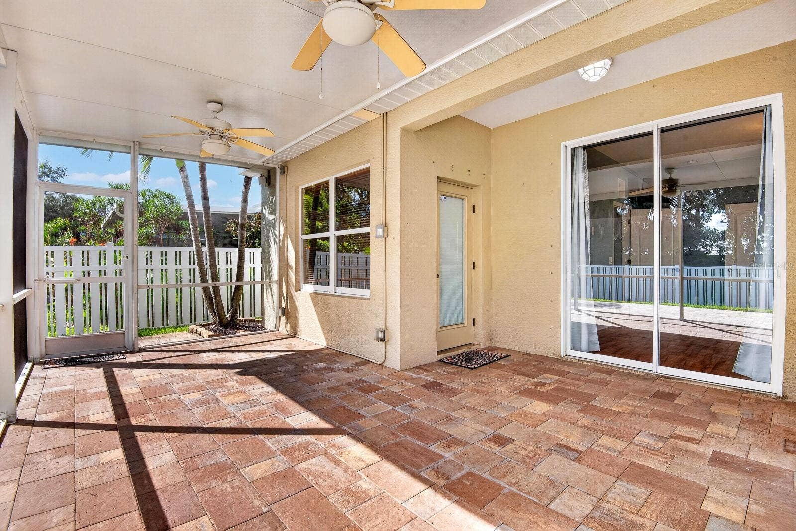 5312 AQUA BREEZE DRIVE, Bradenton, FL 34208 Enclosed screen lanai with pavers
