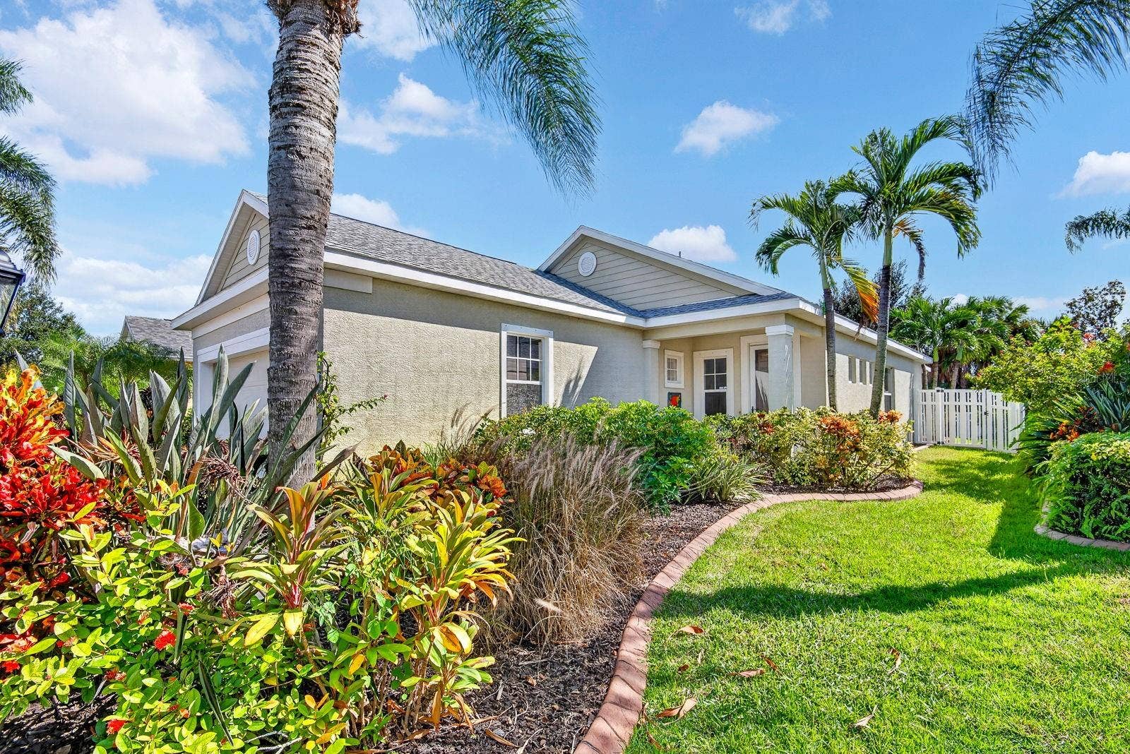 5312 AQUA BREEZE DRIVE, Bradenton, FL 34208 Side view facing southeast
