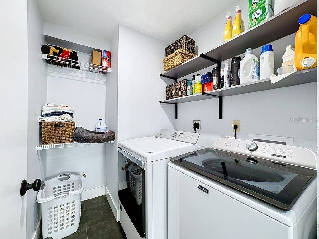 Bradenton, FL 34208 Laundry Room