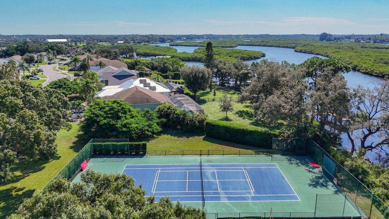 Bradenton, FL 34208 Pickleball/Tennis court