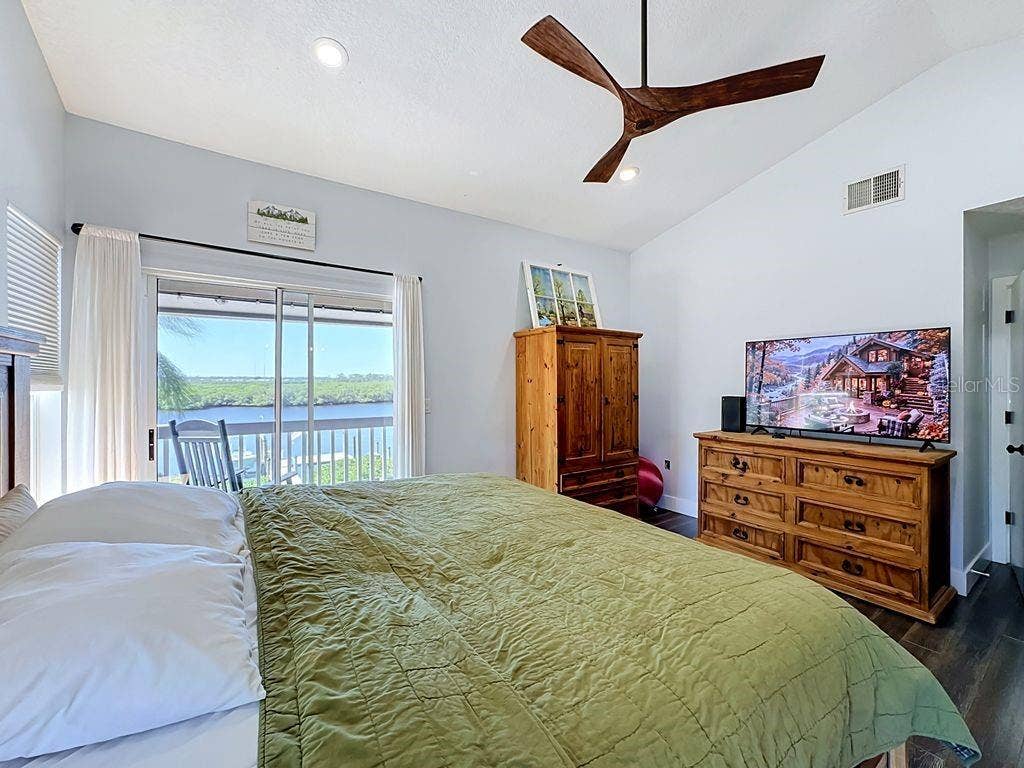 Bradenton, FL 34208 Primary Bedroom With View Of River