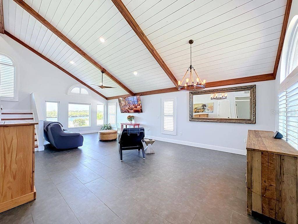 Bradenton, FL 34208 Shiplap ceilings