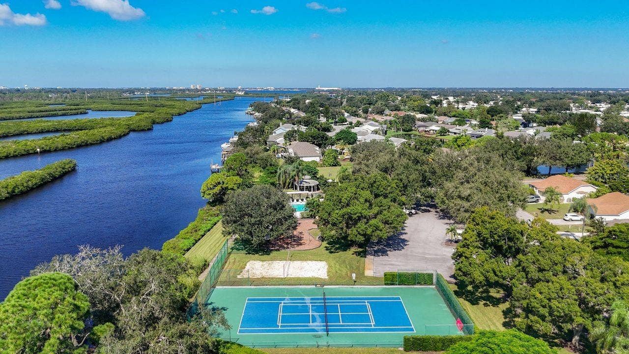 Bradenton, FL 34208 Pickleball/Tennis court