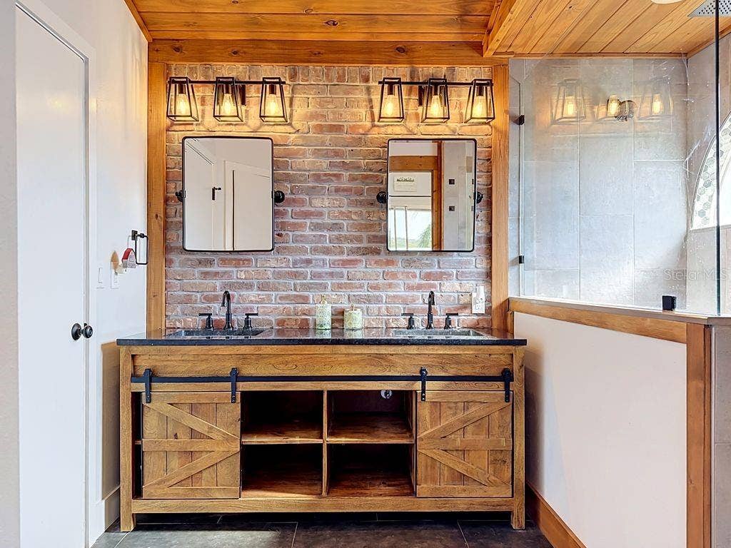 Bradenton, FL 34208 Brick Accent Wall