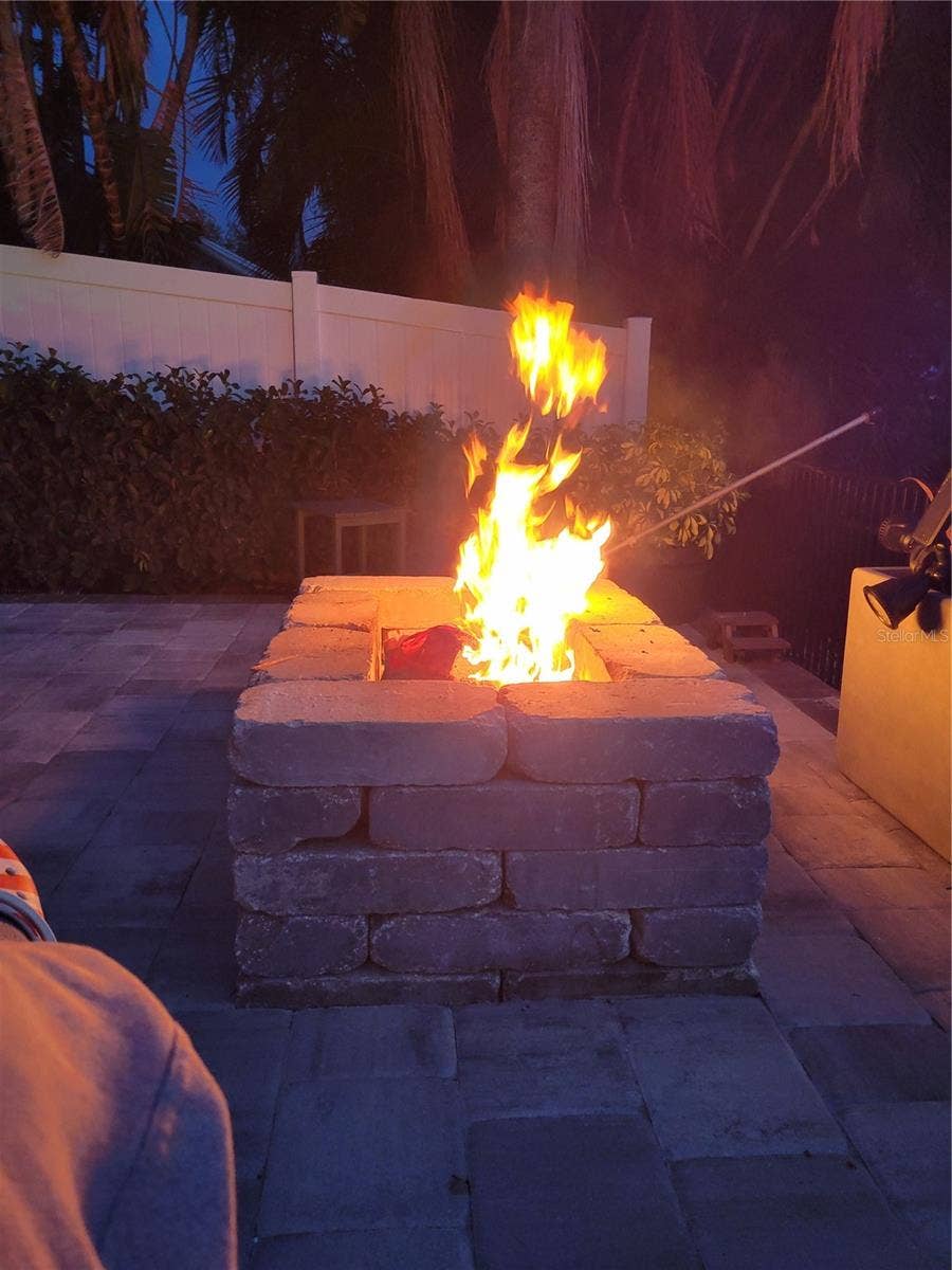 Bradenton, FL 34208 Fire Pit Overlooks River