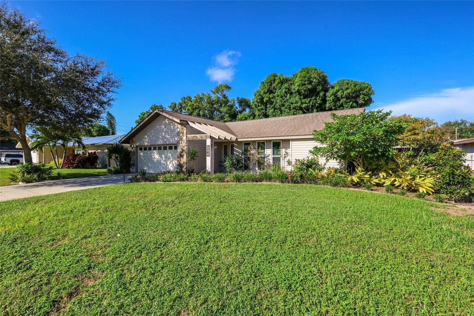 204 46TH STREET NW, Bradenton, FL 34209 Beautifully landscaped lot over 1/4 acre