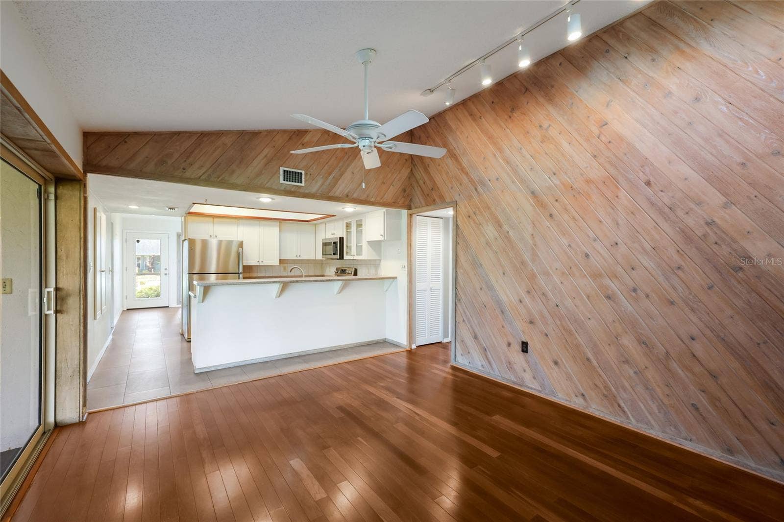 204 46TH STREET NW, Bradenton, FL 34209 Family is off of the kitchen