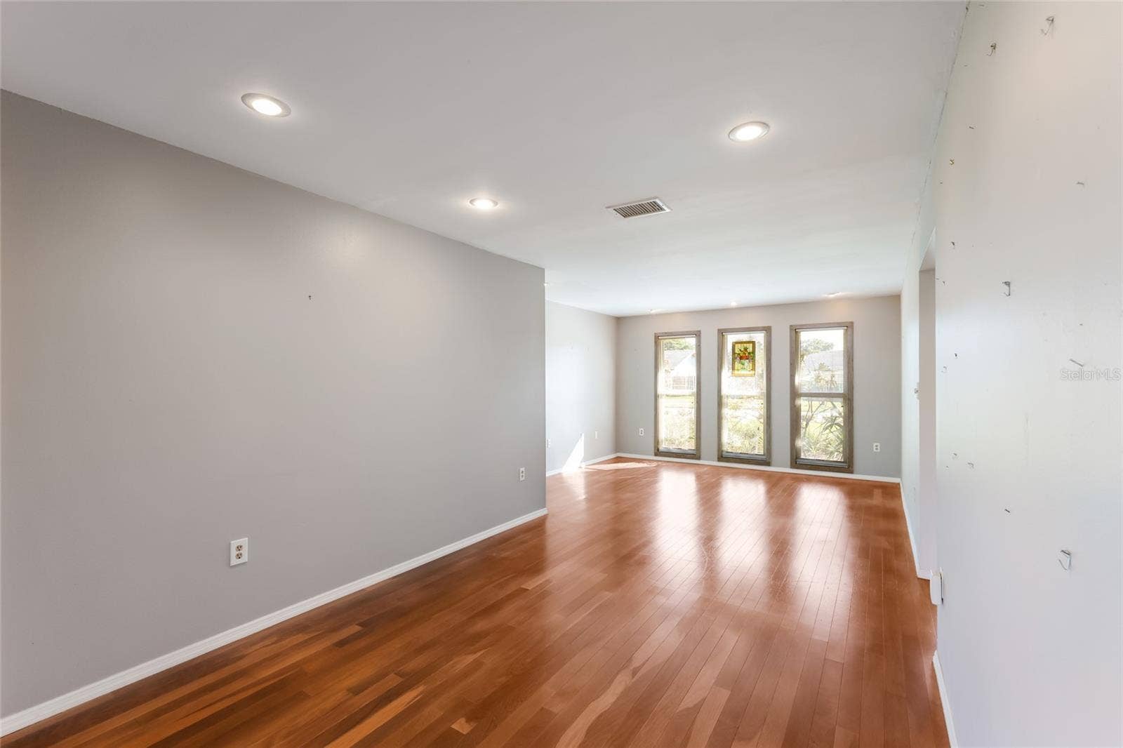 204 46TH STREET NW, Bradenton, FL 34209 Living Room